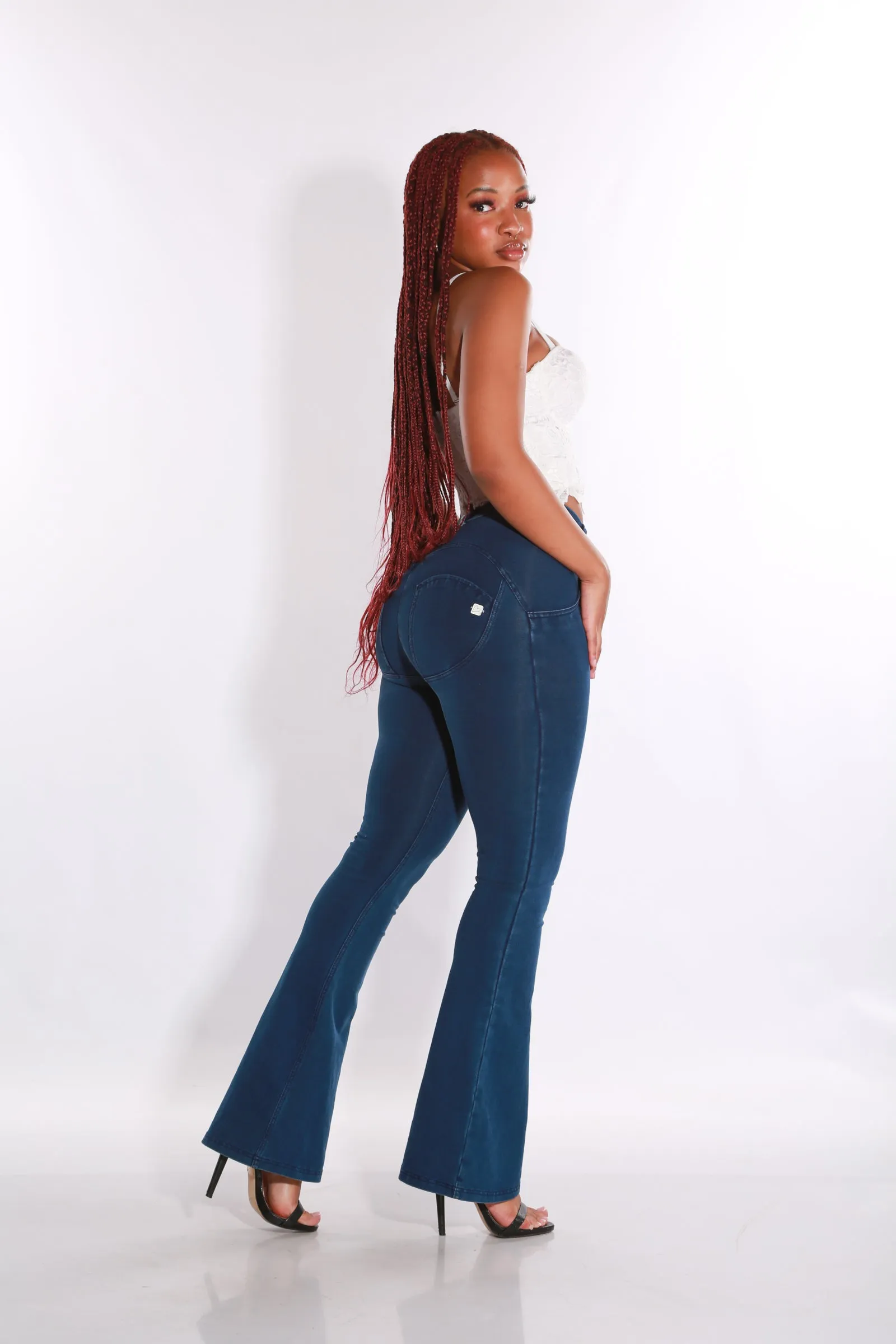 Mid waist Bootleg Butt lifting Shaping Jeans/Jeggings - Dark Blue