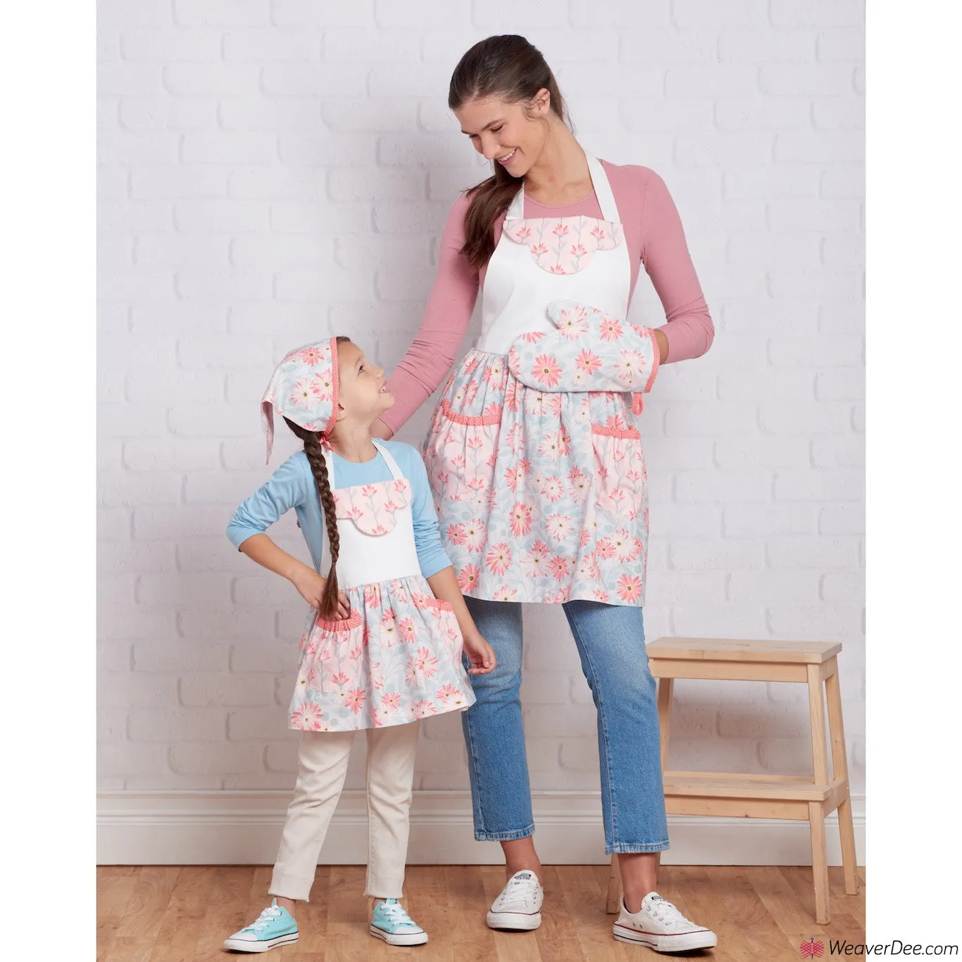 Simplicity Pattern S9565 Children's & Misses' Aprons   Accessories