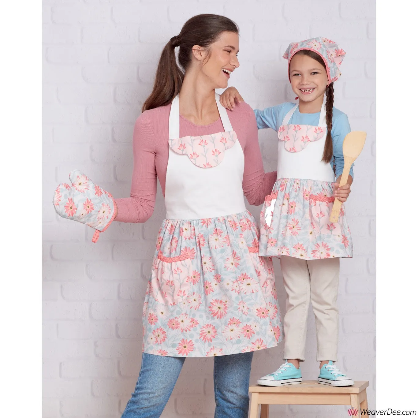 Simplicity Pattern S9565 Children's & Misses' Aprons   Accessories